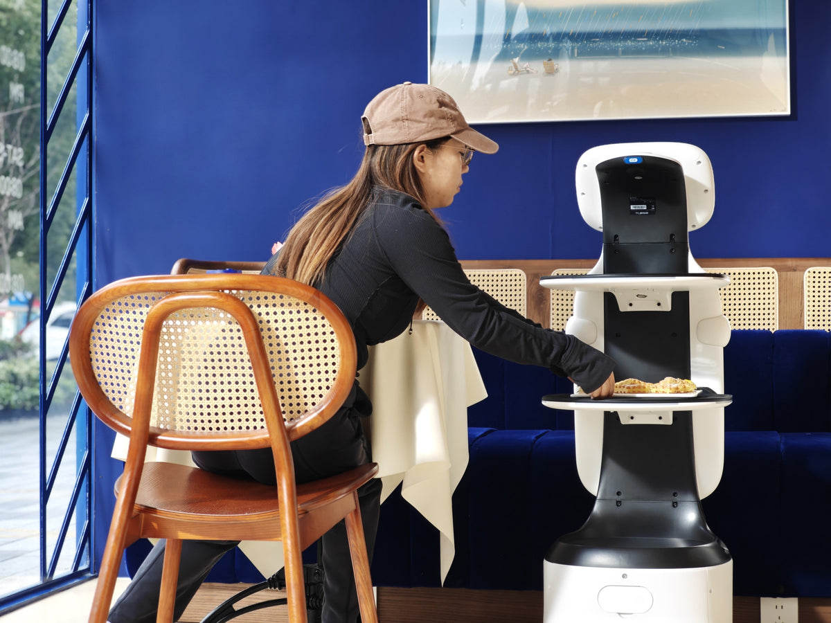 Keenon DINERBOT T11 Narrow-Aisle Delivery and Marketing Robot